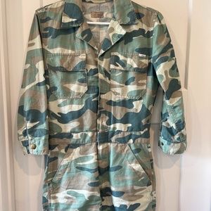 Mother - Fixer Short Camo Romper